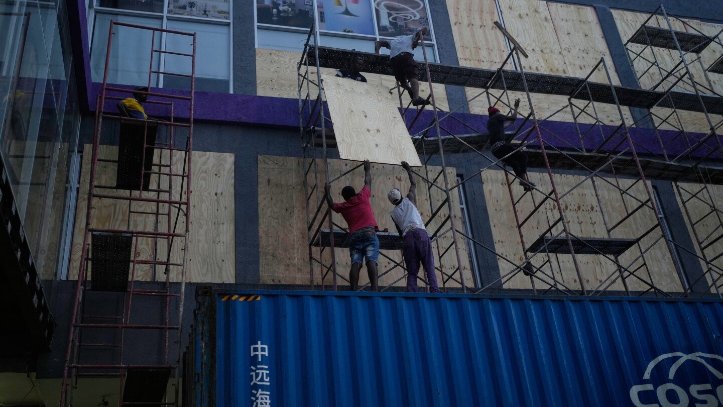 melissa-avanza-hacia-jamaica-como-huracan-de-categoria-4-mientras-la-isla-se-prepara-para-el-impacto