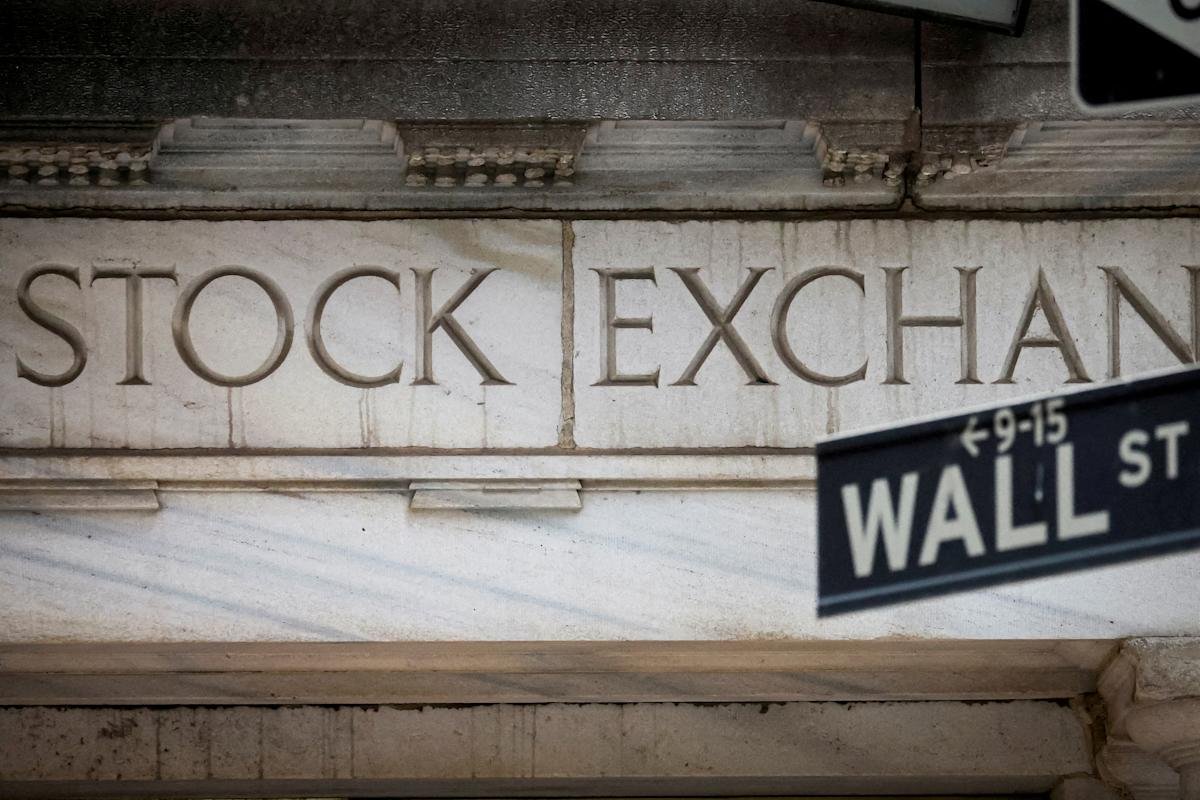 stock-market-today:-dow,-s&p-500,-nasdaq-futures-inch-down-with-key-earnings,-fed-meeting-on-deck