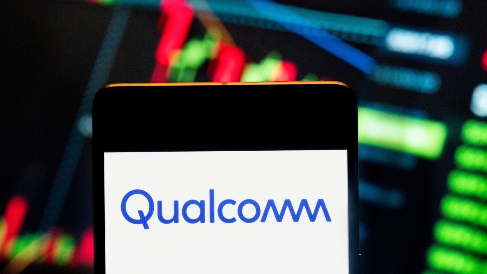 amazon-layoffs,-qualcomm’s-ai-chips,-airbnb-cracks-down-on-halloween-and-more-in-morning-squawk