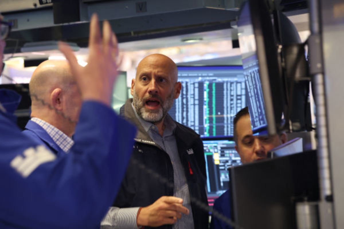 stock-market-today:-us.-stocks-rise-after-paypal,-ups-earnings;-apple-supplier-merger-news