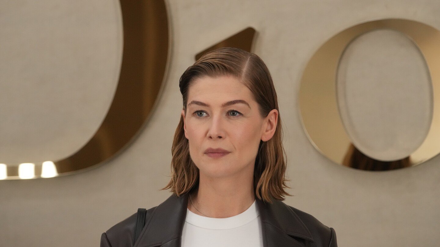 movie-review:-minimalist-thriller-‘hallow-road’-lets-your-imagination-run-wild