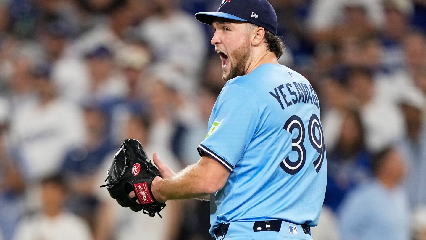 yesavage-pitches-blue-jays-past-dodgers-6-1-for-3-2-lead-in-world-series