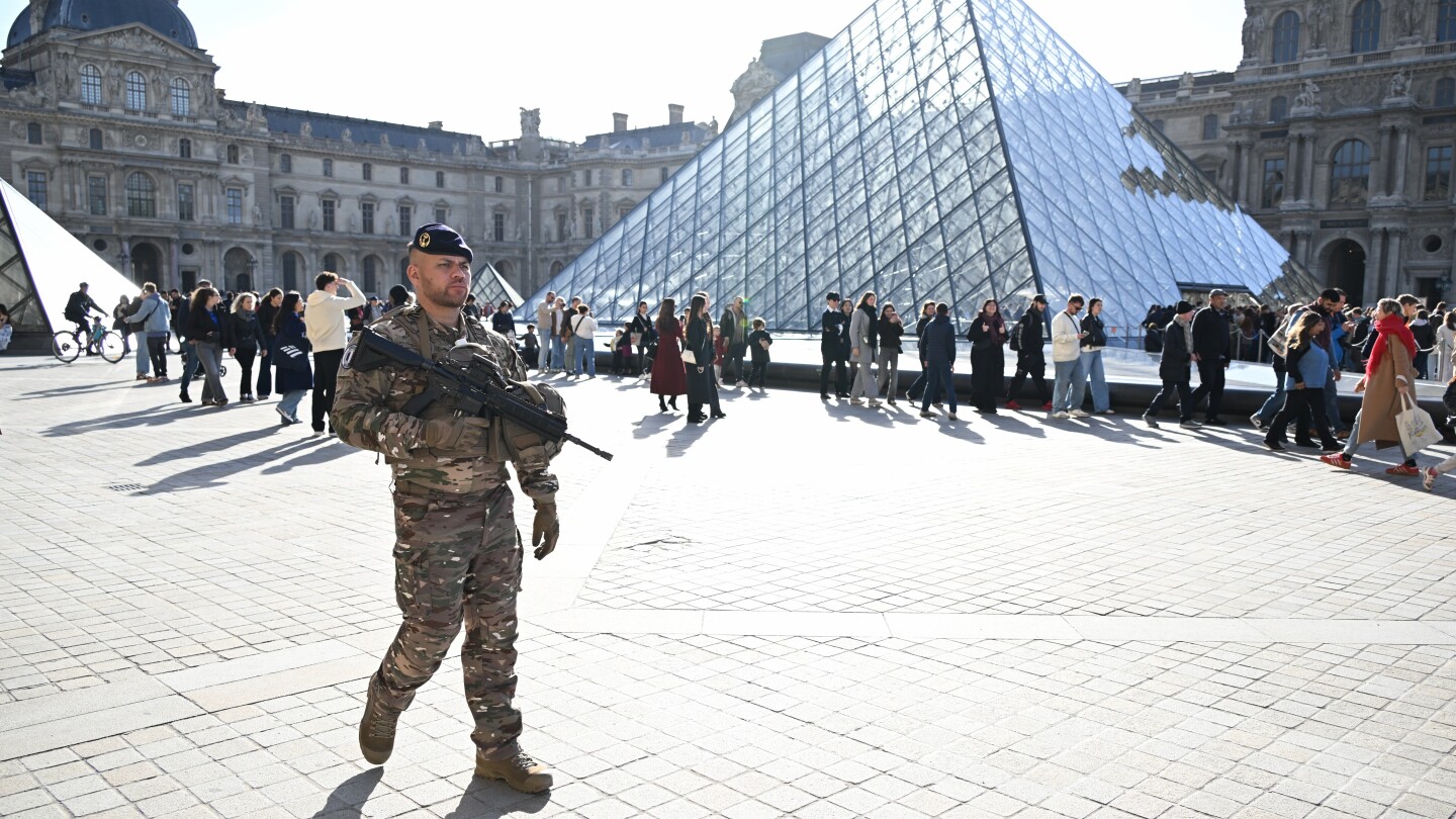 5-more-arrests-made-in-louvre-jewel-heist