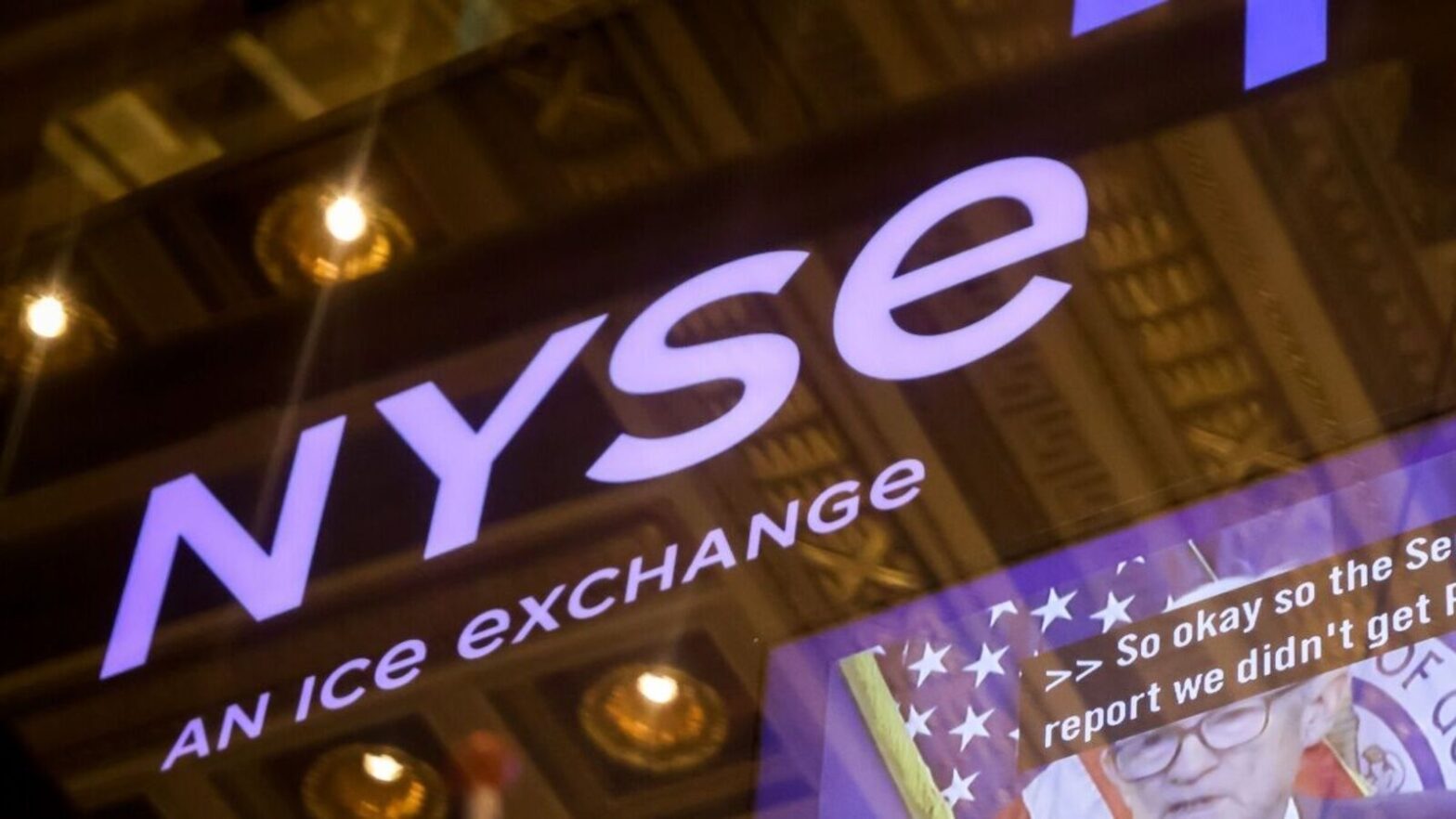 us-stock-market-today:-wall-street-dips-on-mixed-earnings-and-fed-caution