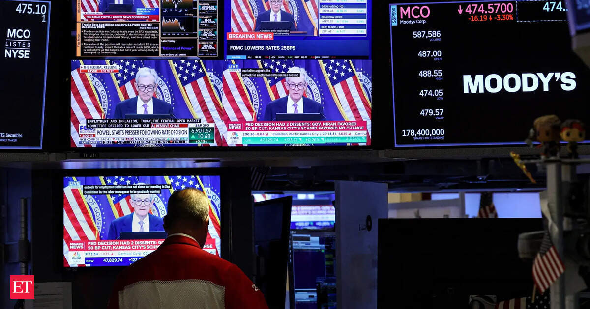 us-stock-market-shocks-wall-street-today:-dow-jones-climbs-as-s&p-500-and-nasdaq-fall-–-salesforce,-goldman-sachs,-and-disney-rally-while-microsoft-and-nvidia-drag-tech-lower-in-mixed-us.-market