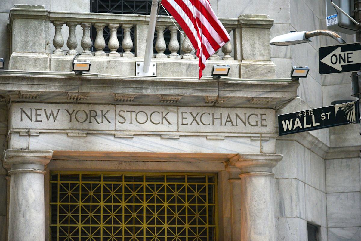 stock-market-today:-s&p-500,-nasdaq-futures-rebound-after-apple,-amazon-earnings-revive-faith-in-big-tech