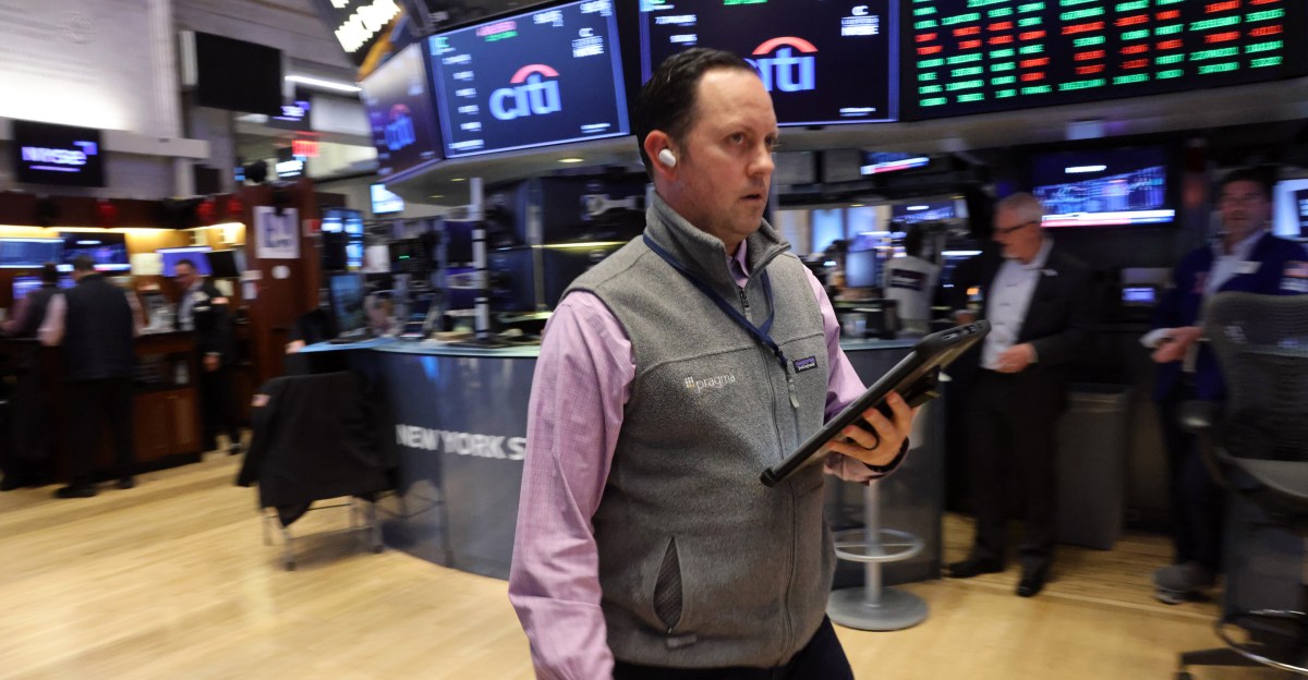 the-job-market-is-getting-worse.-so-why-are-stocks-booming?