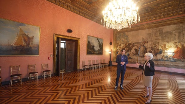 Andrew Ross Sorkin and Lesley Stahl 