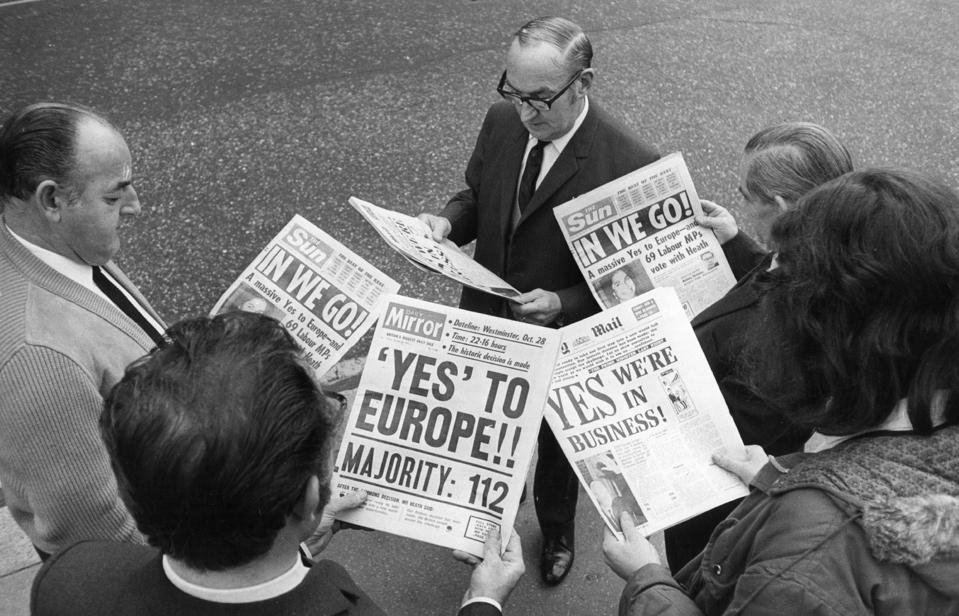 Euro News 1971: City workers studying newspapers about UK entry to Europe's common market
