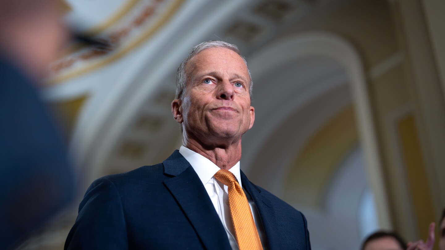 trump-says-senate-should-scrap-the-filibuster-to-end-the-shutdown,-an-idea-opposed-by-republicans