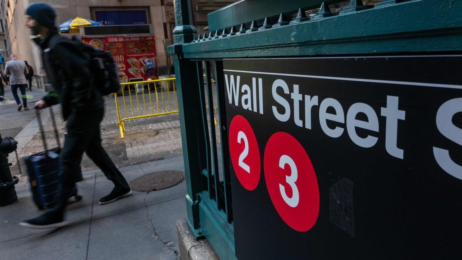 us-stock-market:-alphabet,-amazon-and-other-tech-stocks-power-nasdaq-to-longest-winning-run-in-eight-years