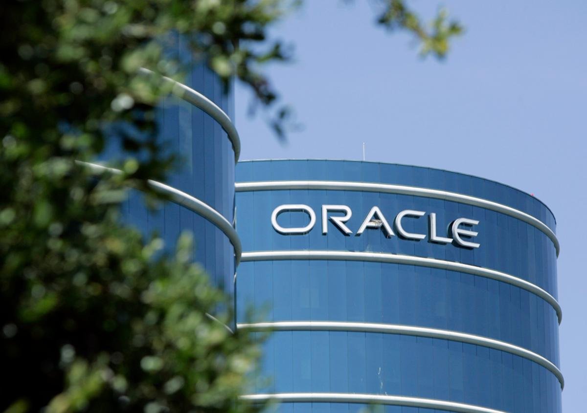 guggenheim-calls-oracle-a-‘decade-stock’-despite-recent-tumble
