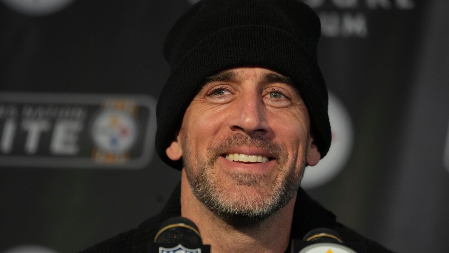 aaron-rodgers-is-leaning-into-his-time-in-pittsburgh.-the-steelers-are-in-first-place-because-of-it