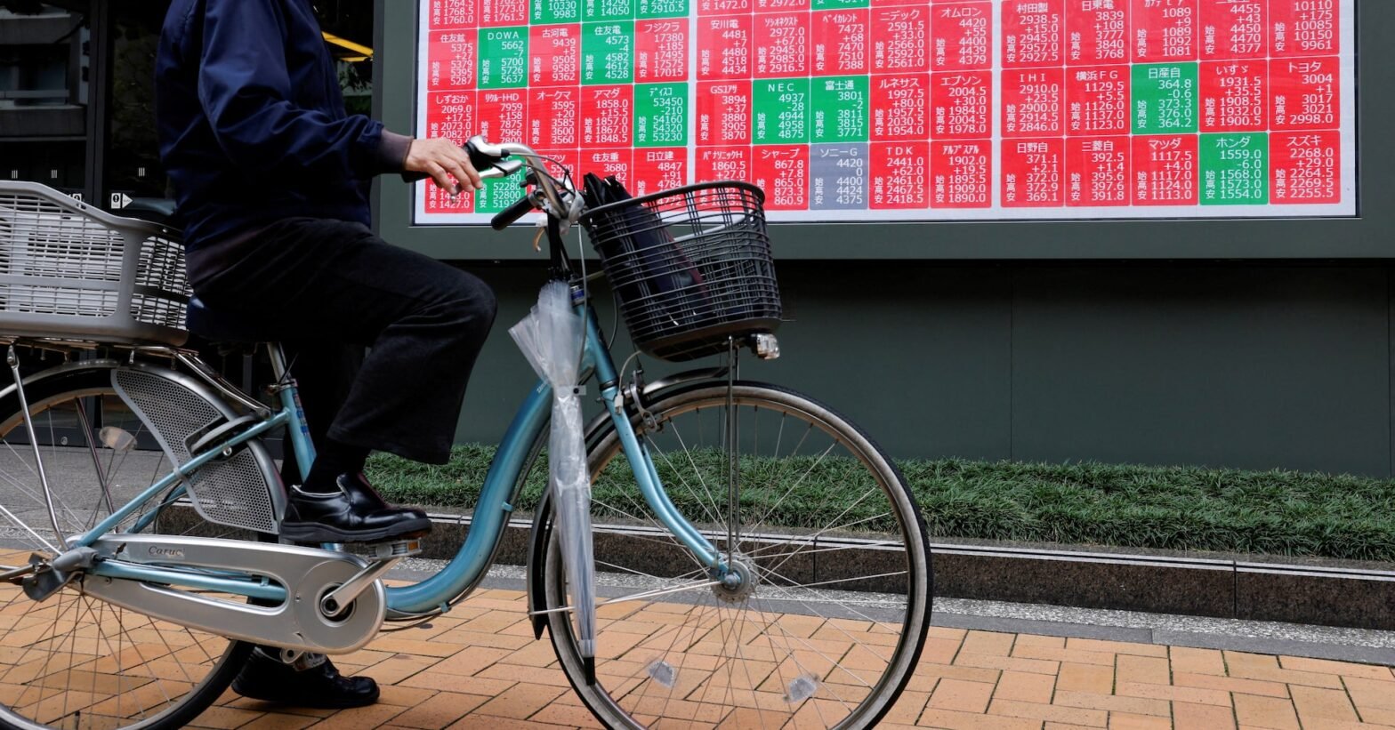 tech-rally-drives-tokyo,-taipei-stocks-to-record-highs;-us-dollar-gains