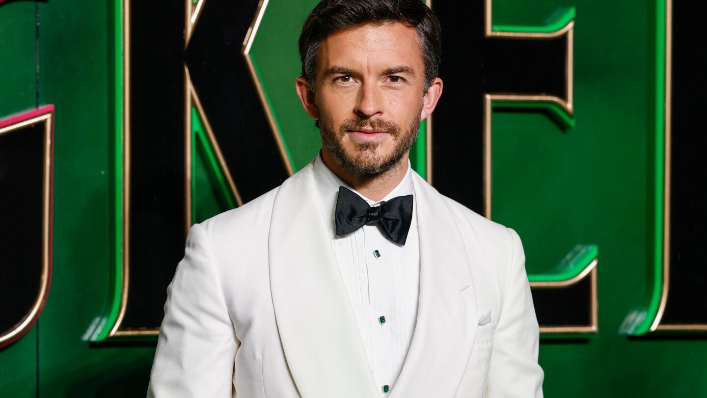 jonathan-bailey-named-people-magazine’s-2025-sexiest-man-alive