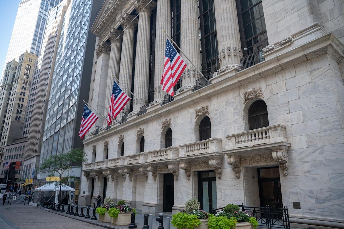 stock-market-today:-dow,-s&p-500,-nasdaq-futures-steady-after-sell-off-as-adp-jobs-report-returns-to-growth