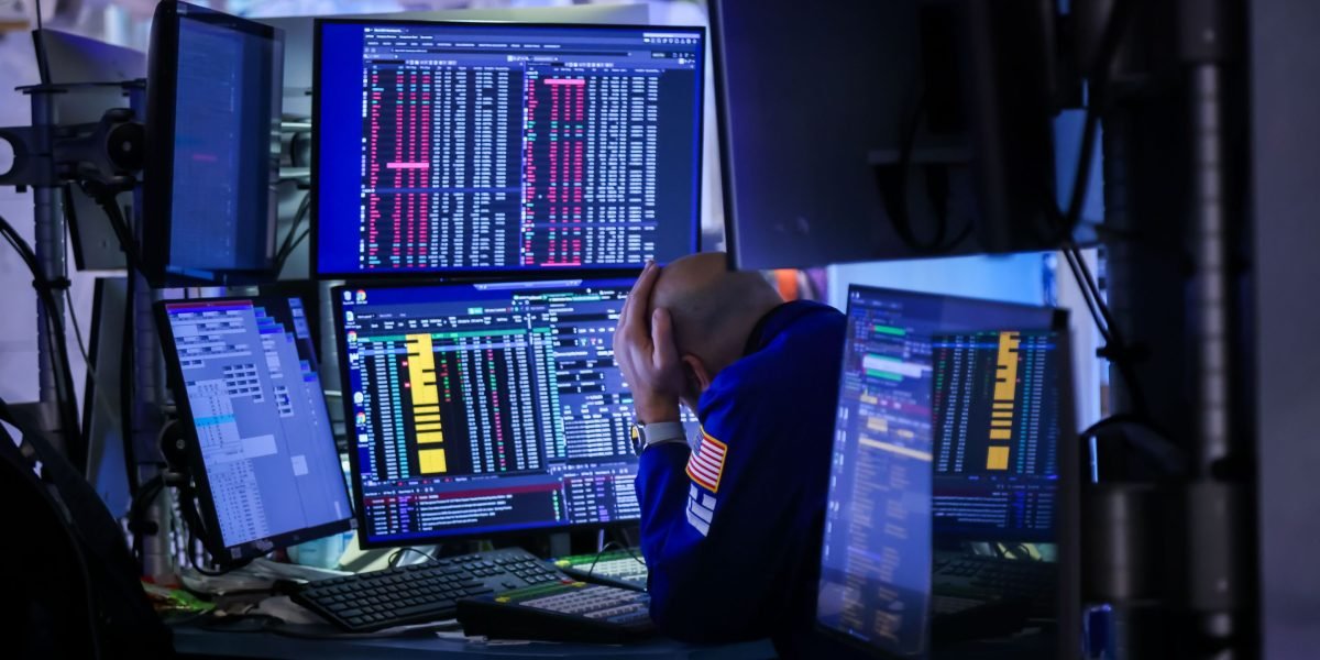 a-top-analyst-warned-of-a-‘prisoner’s-dilemma’-and-‘ai-wobble’-in-the-stock-market-just-days-before-palantir-seemed-to-confirm-everyone’s-fears