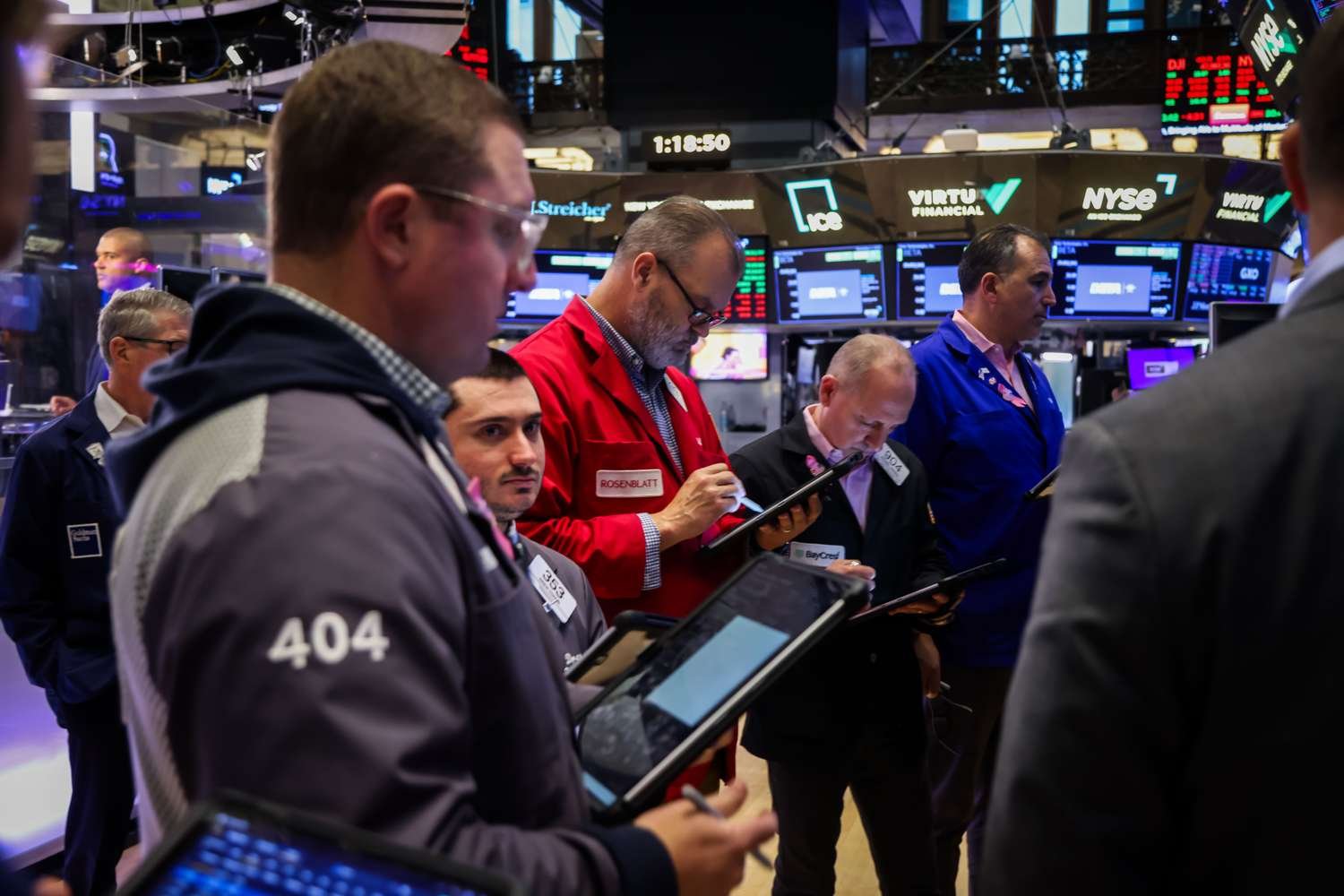 dow-jones-today:-stock-futures-point-lower-as-ai-bubble-concerns-continue;-amd-shares-drop-despite-strong-results