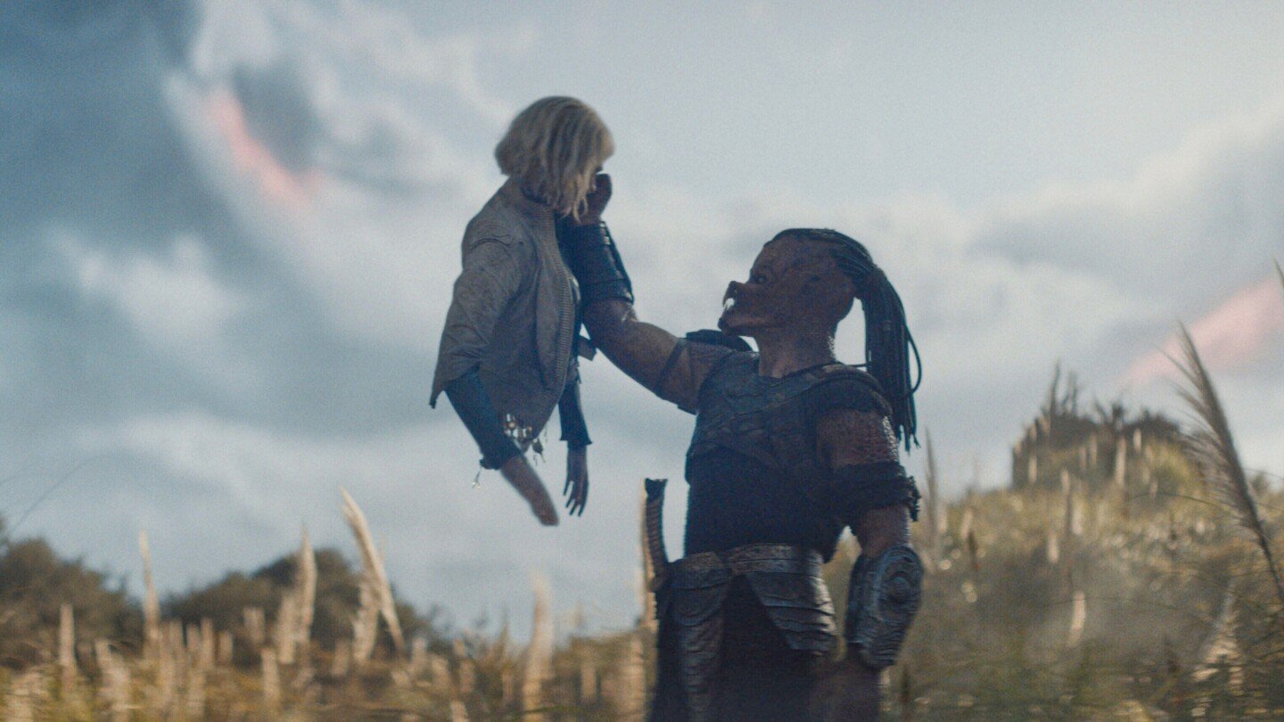 ‘predator:-badlands’-sticks-its-2-stars-together-to-take-the-franchise-to-new-places