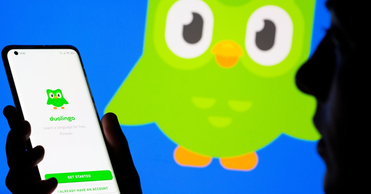 duolingo-says-ai-features-‘profitable’-as-it-beats-revenue-estimates,-raises-forecast