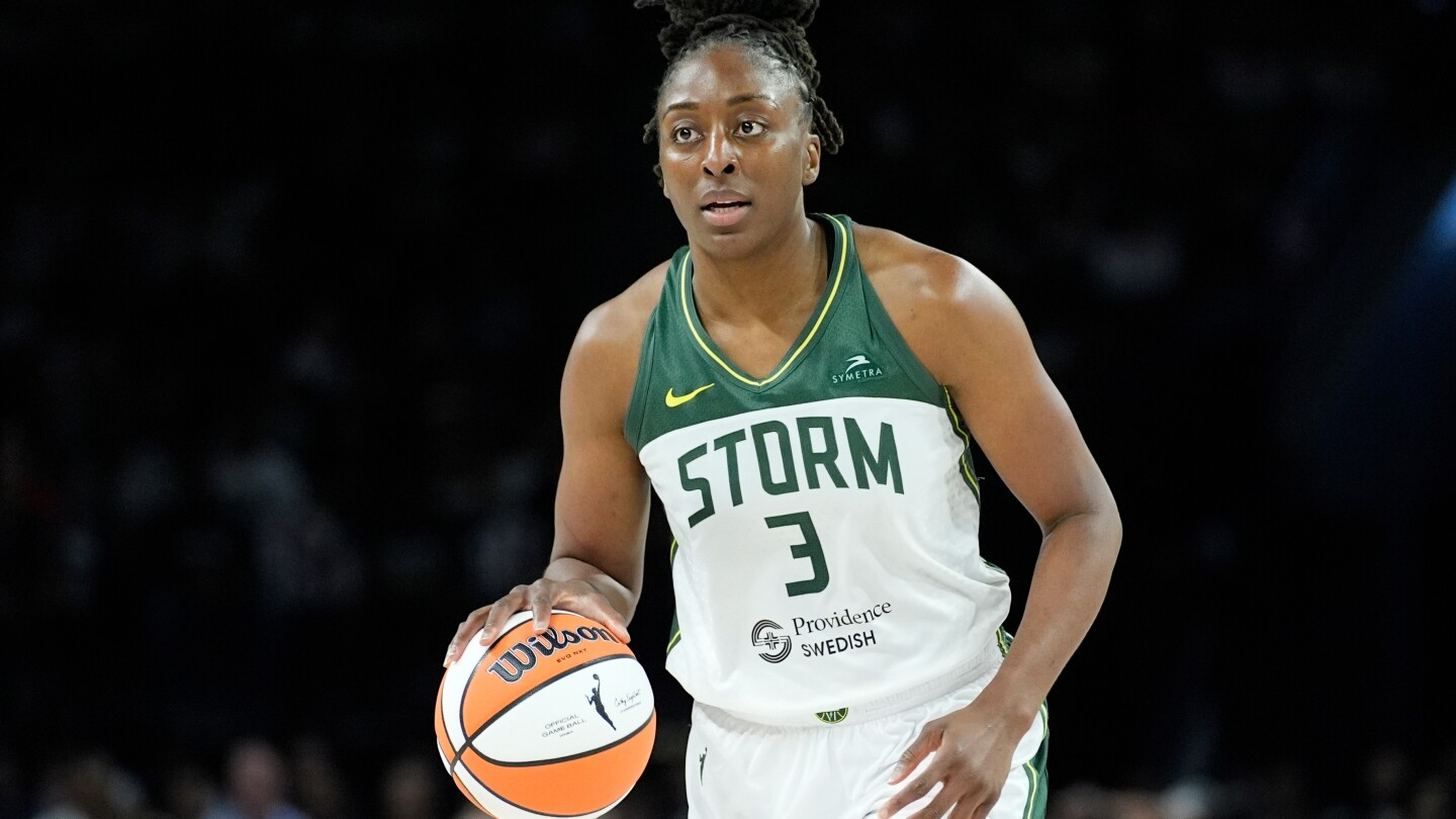 nneka-ogwumike-signs-with-new-women’s-basketball-league-project-b-as-wnba-contract-talks-persist