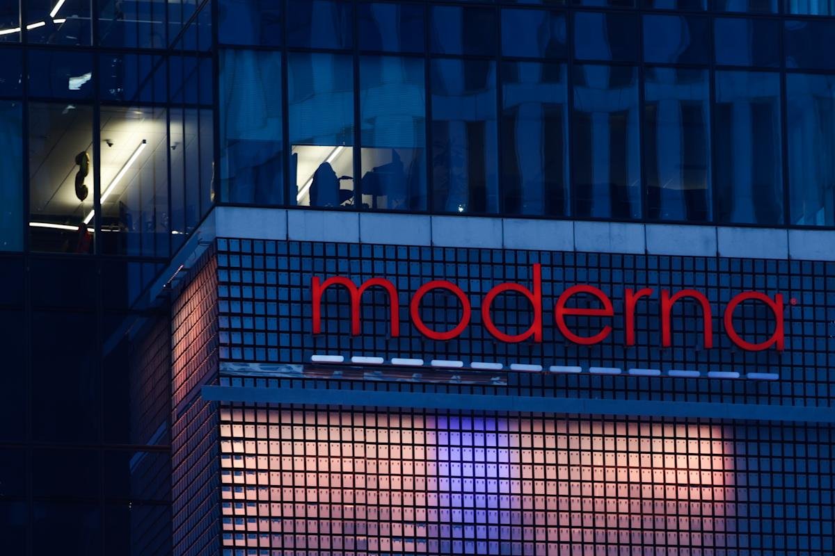 earnings-live:-moderna-stock-pops-amid-cost-cutting-efforts,-snap-stock-soars,-duolingo-plunges
