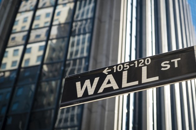 us.-stocks-fall-on-increased-layoffs-as-traders-watch-for-supreme-court-tariff-ruling-updates