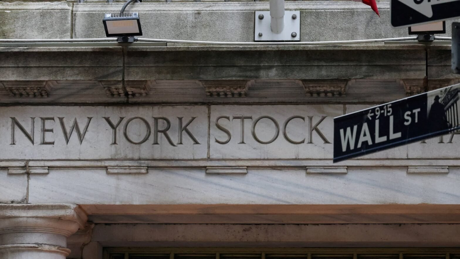 us-stocks-slide-as-tech-jitters-return
