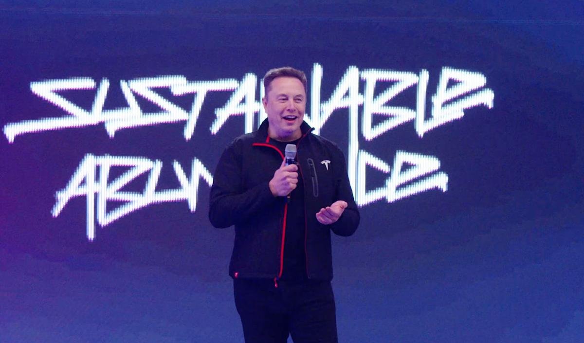 tesla-shareholders-approve-musk’s-$1-trillion-pay-package