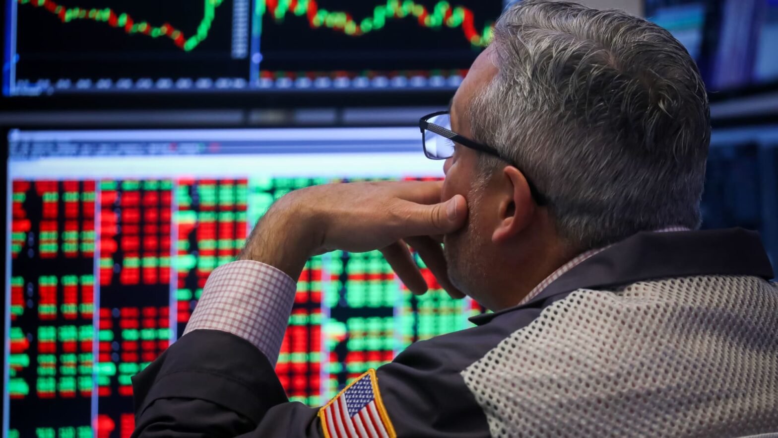 stock-futures-edge-higher-after-key-ai-stocks-dive-on-valuation-fears:-live-updates