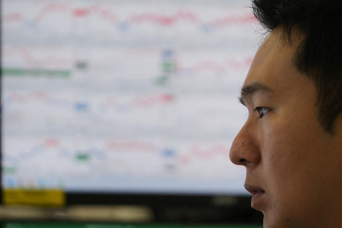 asian-shares-retreat-after-falling-tech-stocks-pull-wall-street-lower