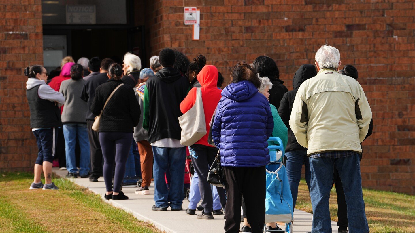 trump-administration-seeks-to-halt-snap-food-aid-payments-after-a-court-order