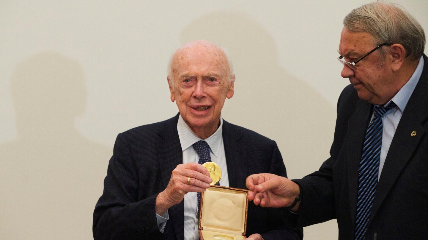james-watson-helped-crack-dna’s-code,-sparking-medical-advances-and-ethical-debates
