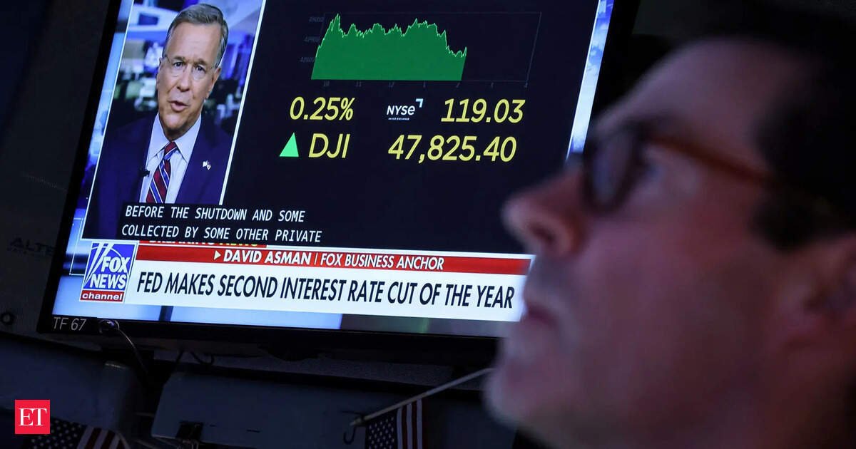 the-nasdaq-fall:-index-suffers-steepest-weekly-drop-since-april-amid-ai-stock-sell-off-and-market-jitters