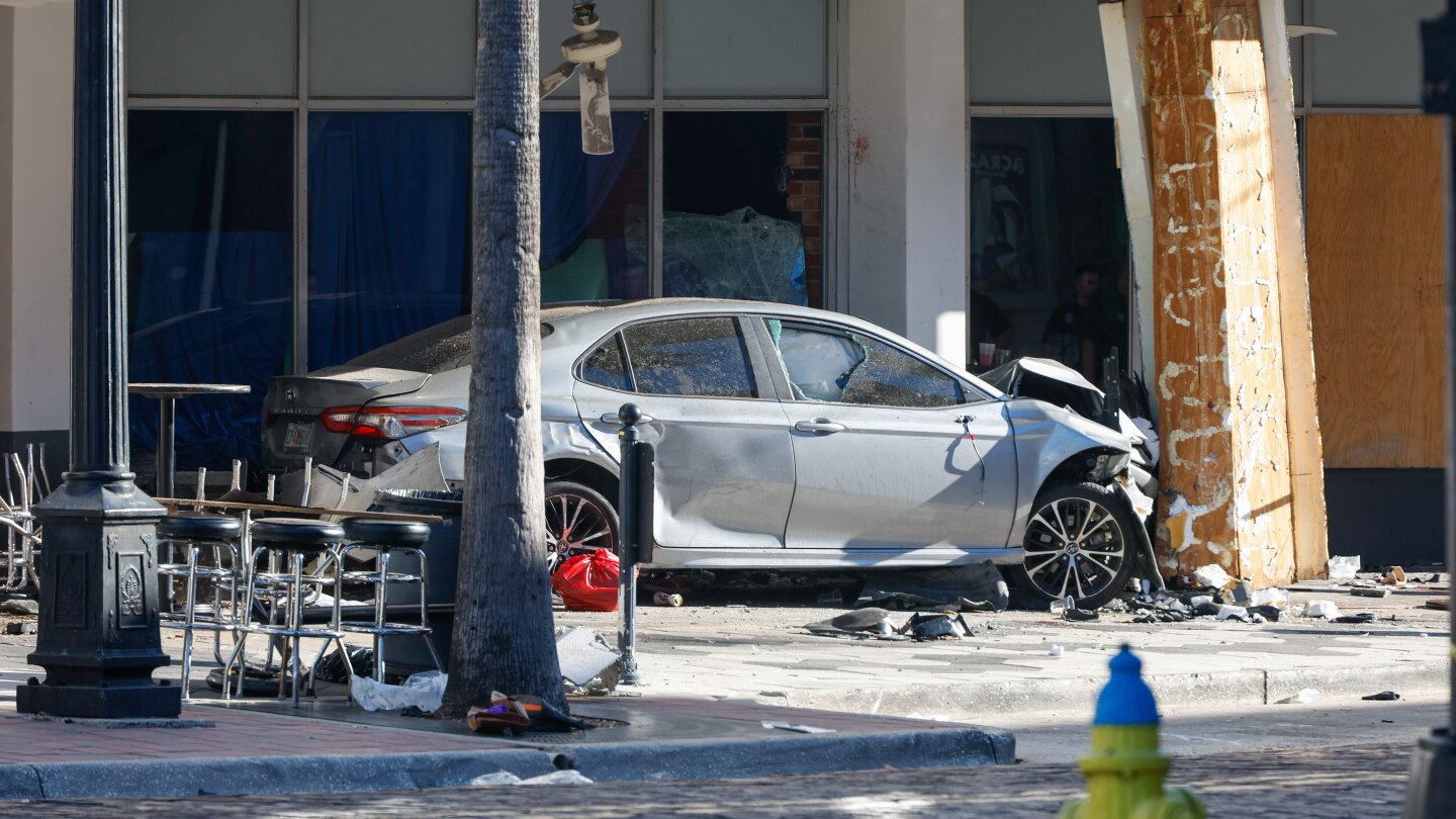 a-car-fleeing-police-slams-into-a-bar-in-florida,-killing-4-and-injuring-11