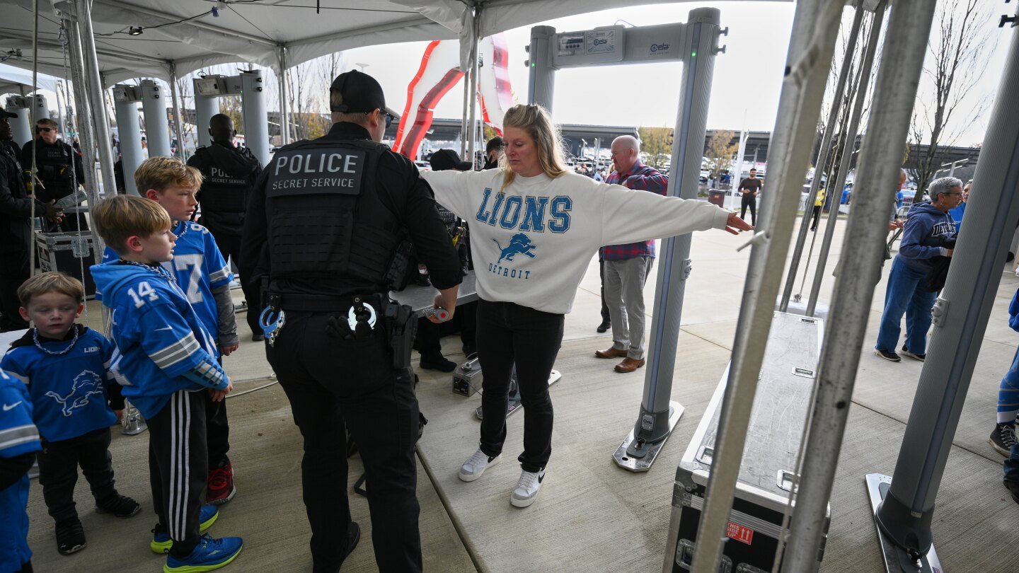 donald-trump-plans-to-be-the-1st-sitting-us-president-at-a-regular-season-nfl-game-since-1978