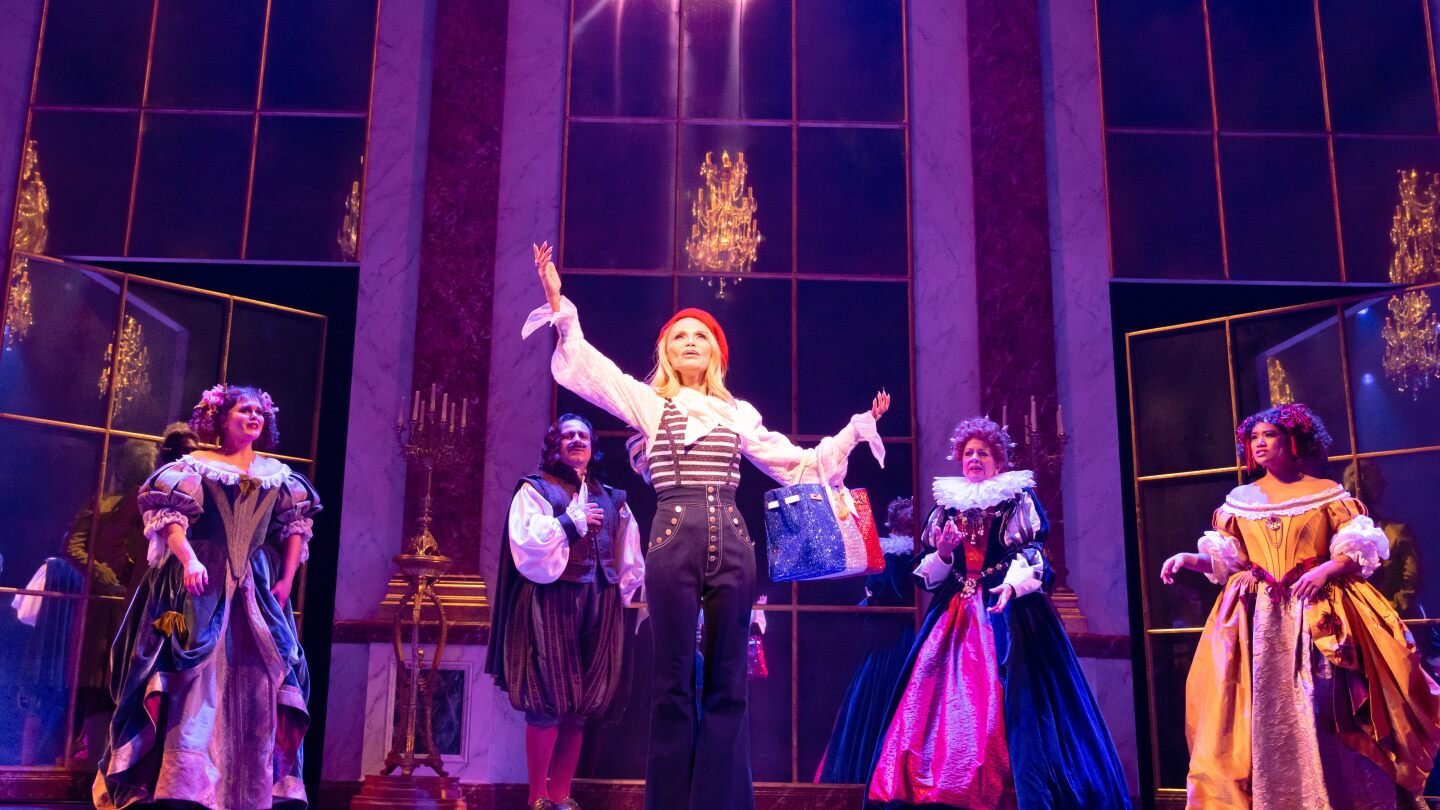 theater-review:-‘the-queen-of-versailles’-with-kristin-chenoweth-gets-lost-in-a-hall-of-mirrors