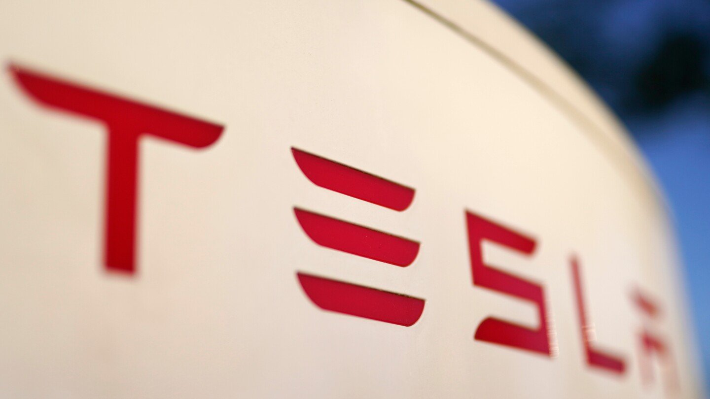 tesla-cybertruck-executive-leaving-the-musk-led-automaker