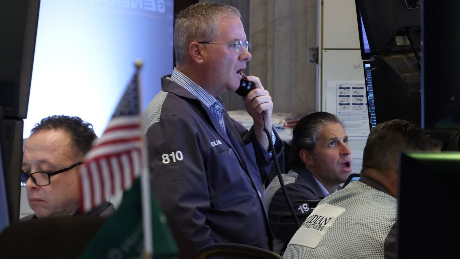 paramount-cuts-costs,-softbank-sells-its-nvidia-stake,-warren-buffett’s-new-tradition-and-more-in-morning-squawk
