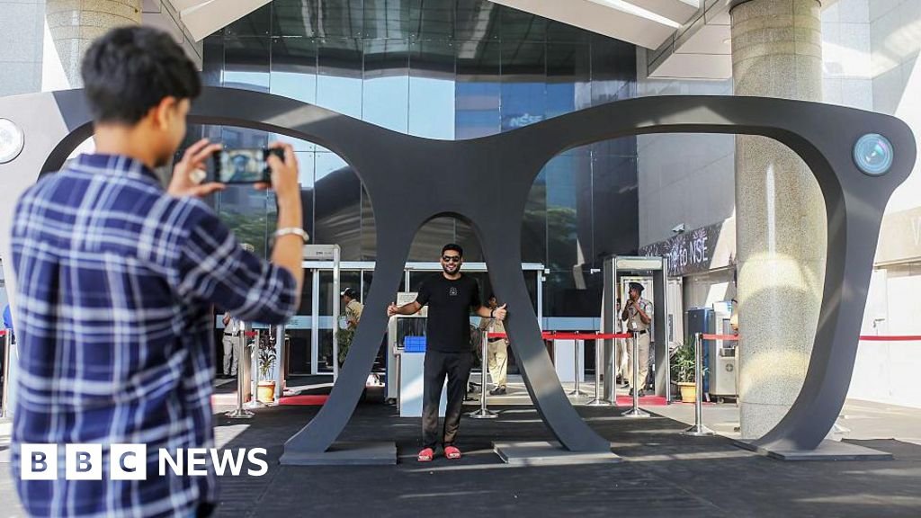 lenskart,-groww-ipo:-india’s-tech-start-ups-fire-up-public-markets-amid-valuation-concerns