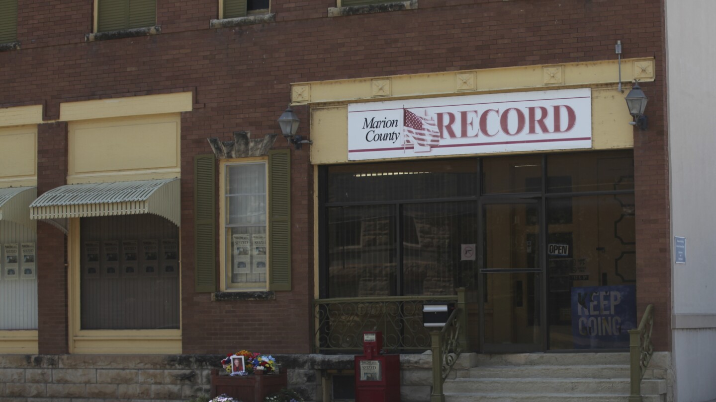 kansas-county-agrees-to-pay-$3-million-over-police-raid-on-a-small-town-newspaper,-editor-says