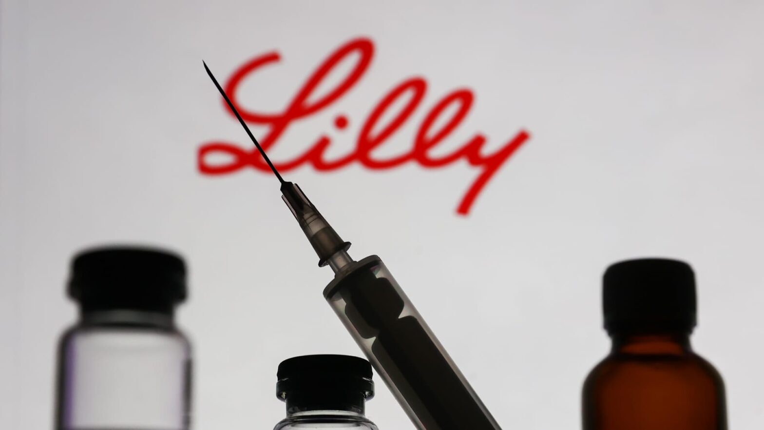 eli-lilly-stock-tops-$1,000-for-the-first-time.-cramer-says-the-next-milestone-is-within-reach