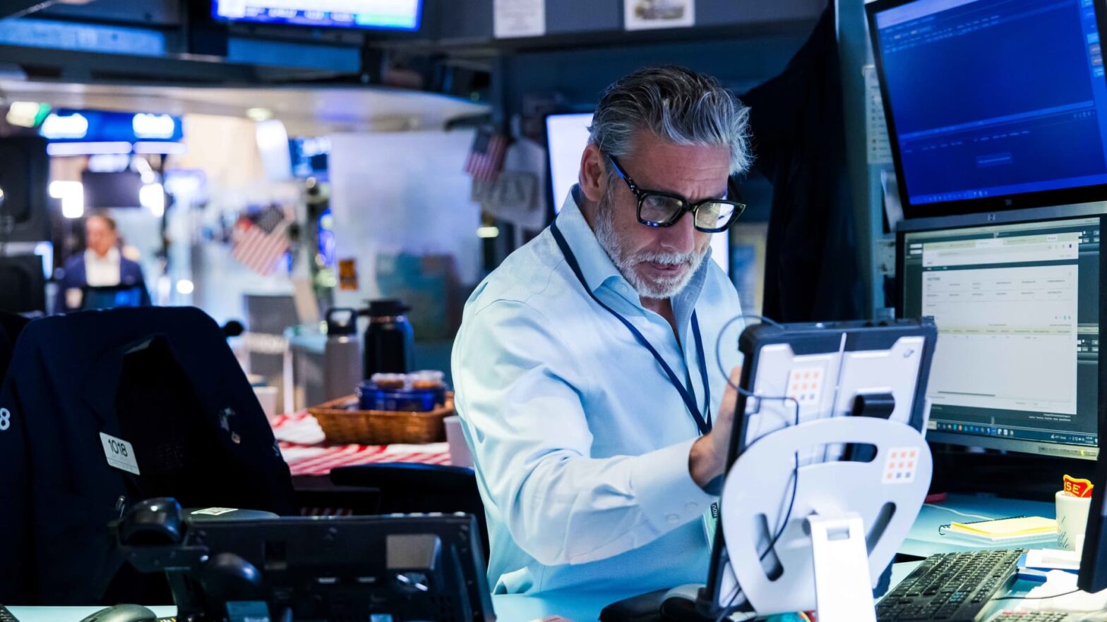 stock-futures-are-little-changed-after-dow-rallies-to-record-high:-live-updates