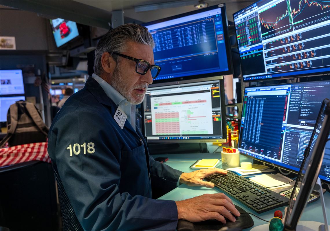 the-us.-stock-market-falls-as-nvidia-and-ai-stars-keep-weakening