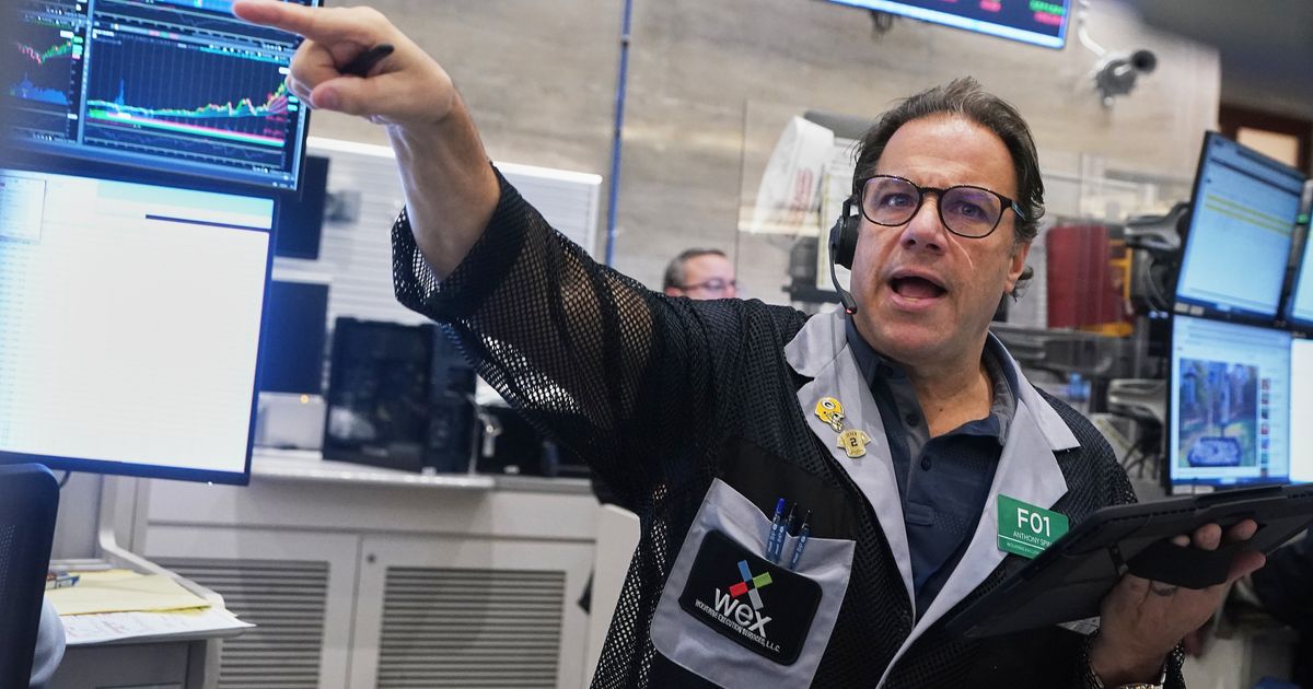 the-us-stock-market-slips-as-nvidia-and-ai-superstars-keep-swinging