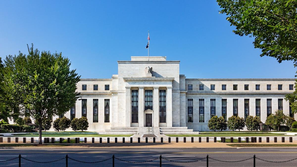 stock-market-today:-dow,-s&p-500,-nasdaq-futures-tumble-after-bruising-sell-off-as-rate-cut-doubts-creep-in