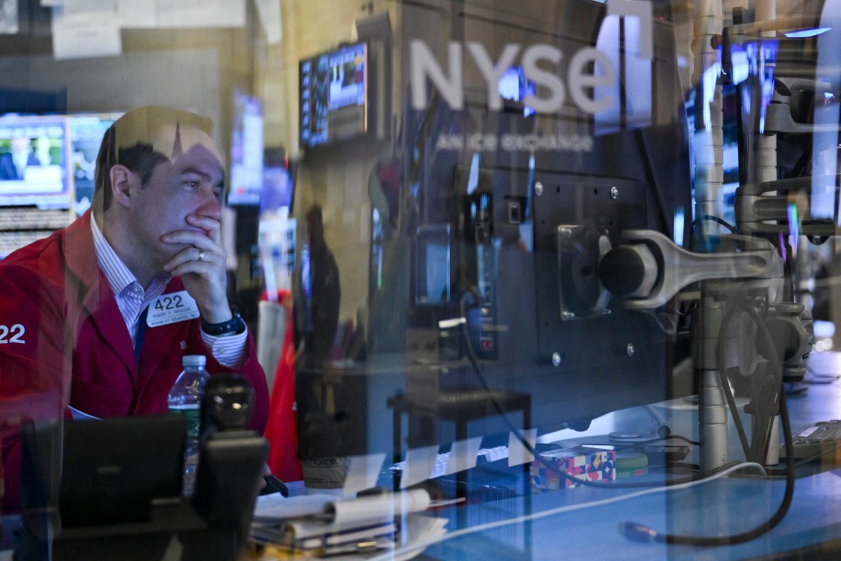 stock-market-today:-nasdaq,-s&p-500-seen-lower-in-futures-trading-after-rate-cut-jitters