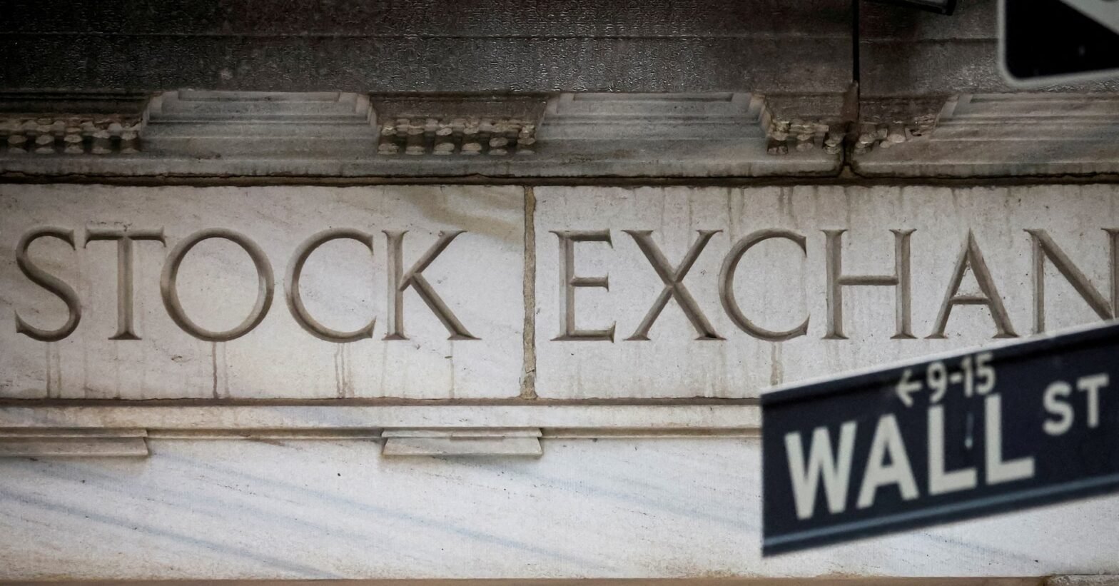 live:-global-stock-selloff-deepens-amid-ai-worries-and-us-rate-cut-doubts