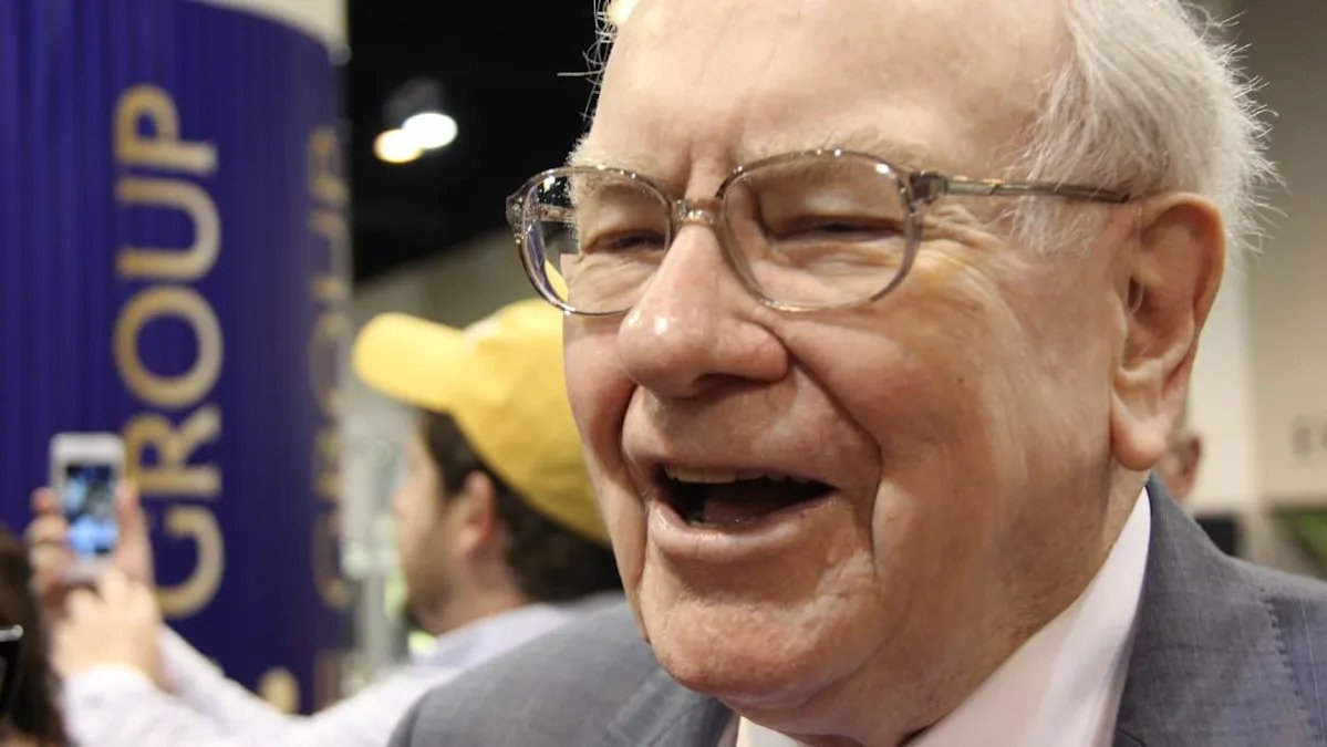 as-stocks-plunge,-here’s-warren-buffett’s-advice