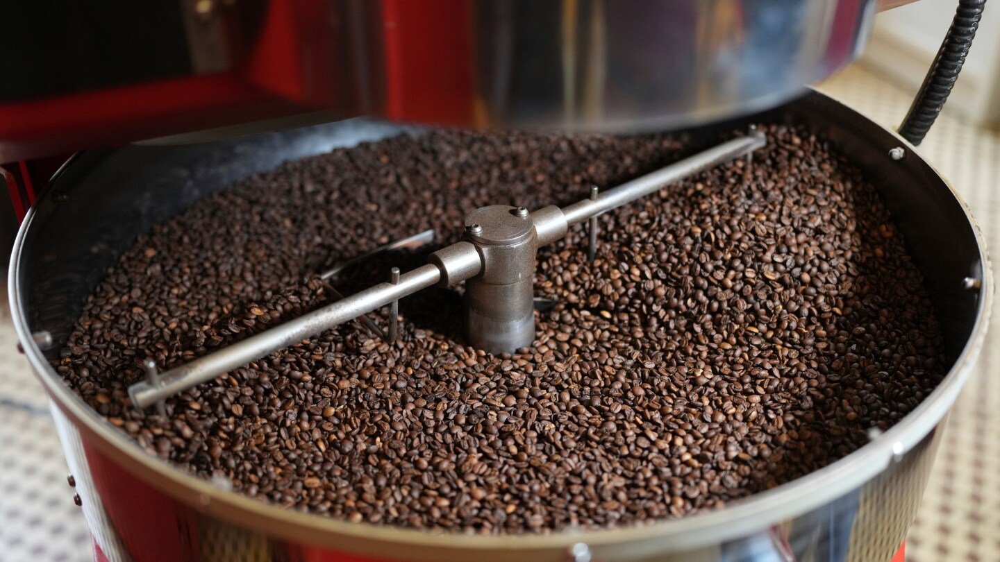brazilian-coffee,-beef-and-tropical-fruit-will-still-be-tariffed-40%,-says-brazil’s-vice-president